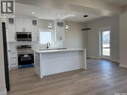222 Veterans Drive, Warman, SK - Indoor Photo Showing Kitchen