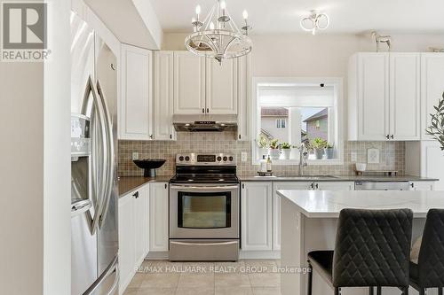 278 Kiwanis Court, Ottawa, ON - Indoor Photo Showing Kitchen With Stainless Steel Kitchen With Upgraded Kitchen