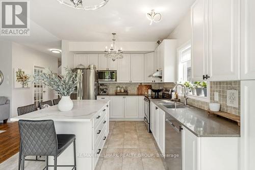 278 Kiwanis Court, Ottawa, ON - Indoor Photo Showing Kitchen With Stainless Steel Kitchen With Upgraded Kitchen