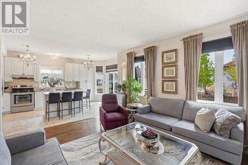278 Kiwanis Court, Ottawa, ON - Indoor Photo Showing Living Room