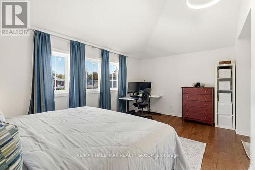 278 Kiwanis Court, Ottawa, ON - Indoor Photo Showing Bedroom
