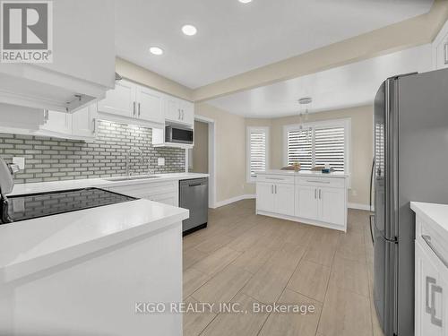 16 Glennie Court, Cambridge, ON - Indoor Photo Showing Kitchen With Upgraded Kitchen
