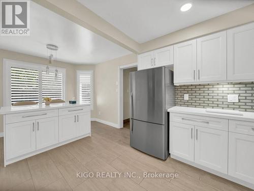 16 Glennie Court, Cambridge, ON - Indoor Photo Showing Kitchen