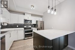 214 - 35 KINGSBURY SQUARE Guelph (Pineridge/Westminster Woods), ON N1L 0J4