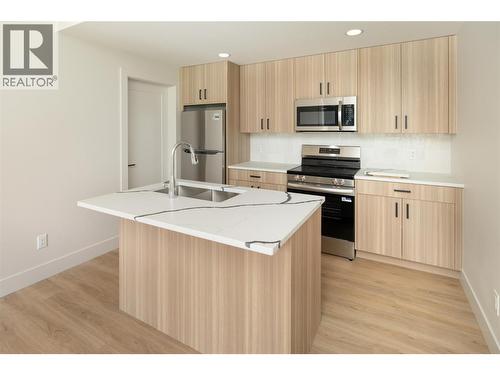 2125 Montenegro Drive, Kelowna, BC - Indoor Photo Showing Kitchen
