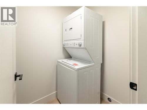 2125 Montenegro Drive, Kelowna, BC - Indoor Photo Showing Laundry Room