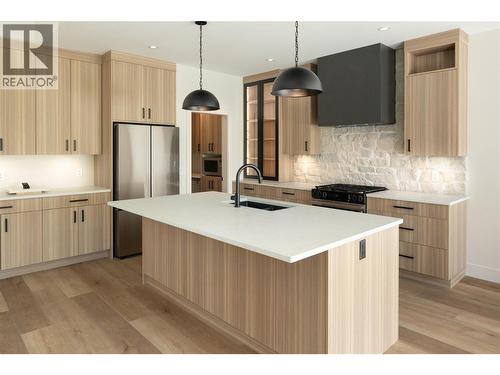 2125 Montenegro Drive, Kelowna, BC - Indoor Photo Showing Kitchen With Upgraded Kitchen