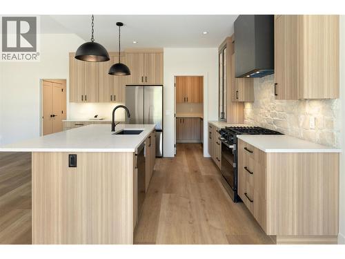 2125 Montenegro Drive, Kelowna, BC - Indoor Photo Showing Kitchen With Upgraded Kitchen