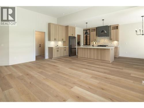 2125 Montenegro Drive, Kelowna, BC - Indoor Photo Showing Kitchen With Upgraded Kitchen