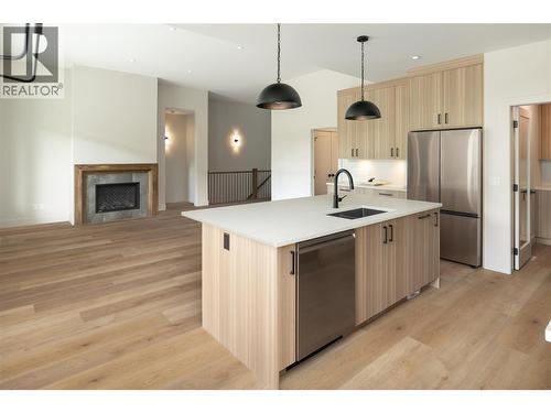 2125 Montenegro Drive, Kelowna, BC - Indoor Photo Showing Kitchen