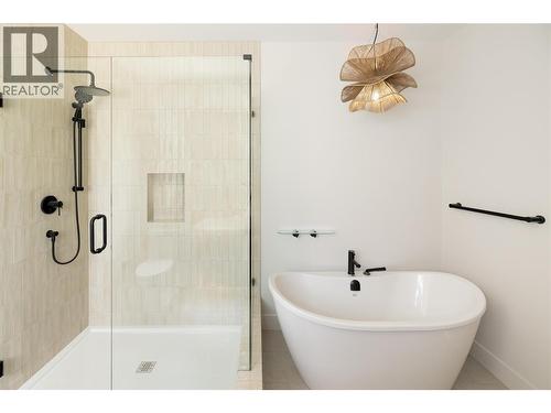 2125 Montenegro Drive, Kelowna, BC - Indoor Photo Showing Bathroom