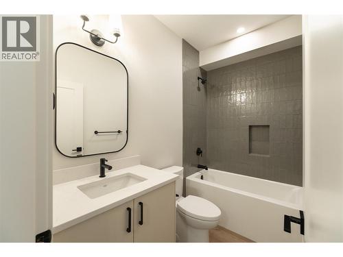 2125 Montenegro Drive, Kelowna, BC - Indoor Photo Showing Bathroom