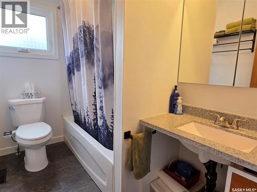 205 Warwick Street, Neville, SK - Indoor Photo Showing Bathroom