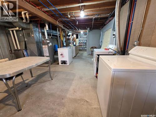 205 Warwick Street, Neville, SK - Indoor Photo Showing Laundry Room