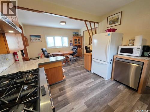 205 Warwick Street, Neville, SK - Indoor Photo Showing Kitchen