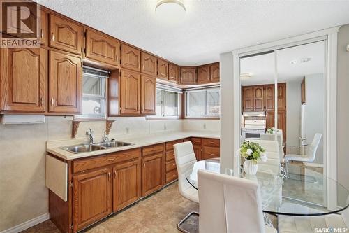 721 H Avenue S, Saskatoon, SK - Indoor Photo Showing Kitchen With Double Sink