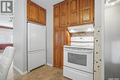 721 H Avenue S, Saskatoon, SK - Indoor Photo Showing Kitchen