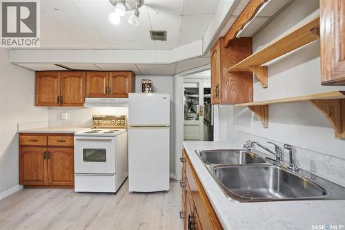721 H Avenue S, Saskatoon, SK - Indoor Photo Showing Kitchen With Double Sink