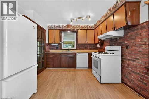 16 Brodick Street, Hamilton, ON - Indoor Photo Showing Kitchen