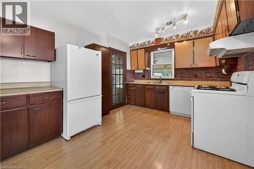 16 Brodick Street, Hamilton, ON - Indoor Photo Showing Kitchen