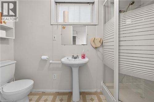 16 Brodick Street, Hamilton, ON - Indoor Photo Showing Bathroom