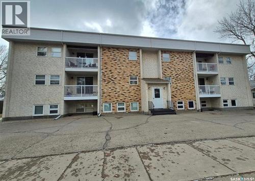 16 228 3Rd Street, Weyburn, SK - Outdoor With Facade