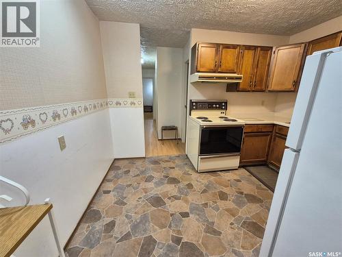 16 228 3Rd Street, Weyburn, SK - Indoor
