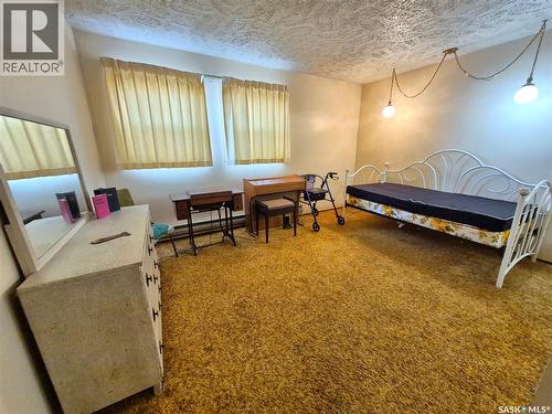16 228 3Rd Street, Weyburn, SK - Indoor Photo Showing Other Room