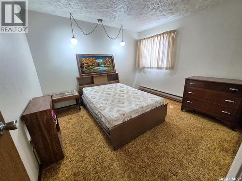 16 228 3Rd Street, Weyburn, SK - Indoor Photo Showing Bedroom