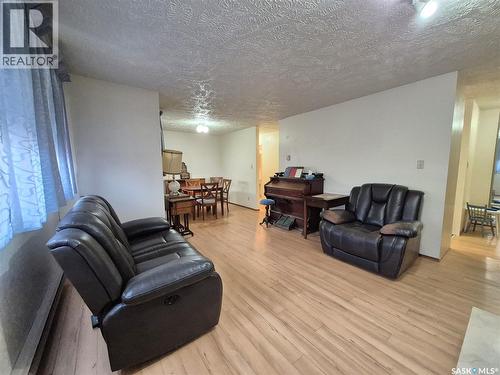 16 228 3Rd Street, Weyburn, SK - Indoor Photo Showing Living Room