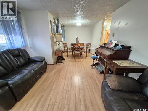 16 228 3Rd Street, Weyburn, SK - Indoor