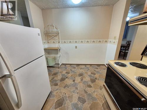 16 228 3Rd Street, Weyburn, SK - Indoor