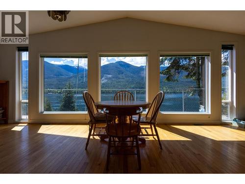 6728 3A Highway, Nelson, BC - Indoor Photo Showing Dining Room