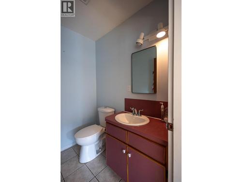 6728 3A Highway, Nelson, BC - Indoor Photo Showing Bathroom