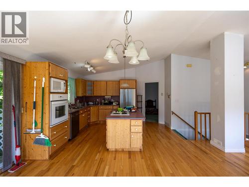 6728 3A Highway, Nelson, BC - Indoor Photo Showing Kitchen