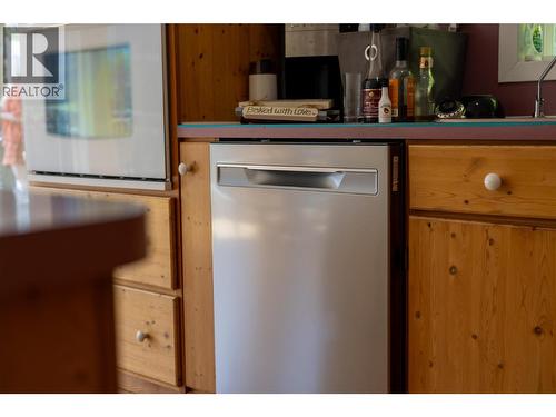 6728 3A Highway, Nelson, BC - Indoor Photo Showing Kitchen