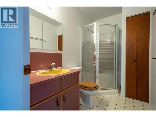6728 3A Highway, Nelson, BC - Indoor Photo Showing Bathroom