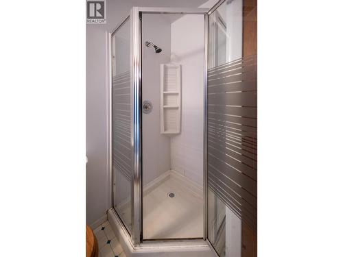 6728 3A Highway, Nelson, BC - Indoor Photo Showing Bathroom