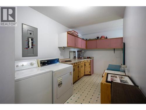 6728 3A Highway, Nelson, BC - Indoor Photo Showing Laundry Room