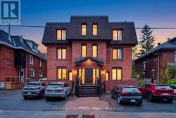APT. 2 - 320 WAVERLEY STREET W  Ottawa, ON K2P 0W3