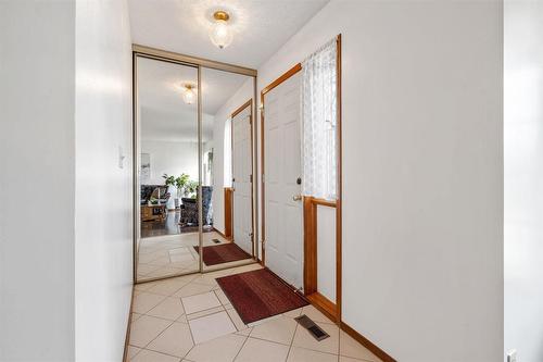 140 Tallman Street, Winnipeg, MB - Indoor Photo Showing Other Room