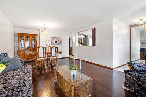 140 Tallman Street, Winnipeg, MB - Indoor Photo Showing Living Room