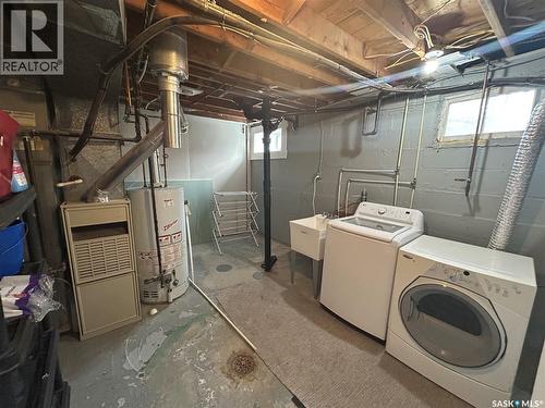 2616 Clarence Avenue S, Saskatoon, SK - Indoor Photo Showing Laundry Room