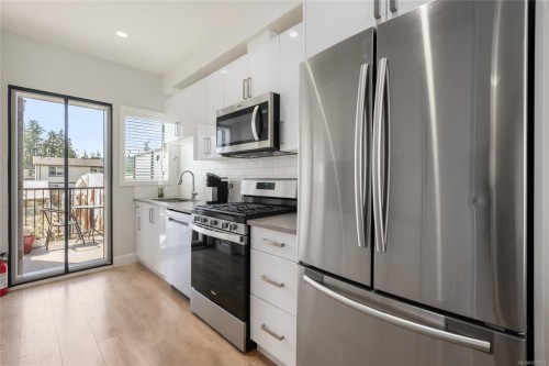 #405-3351 Luxton Rd, Langford, BC 