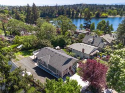 2855 Inez Dr Saanich, BC V9A 2J2