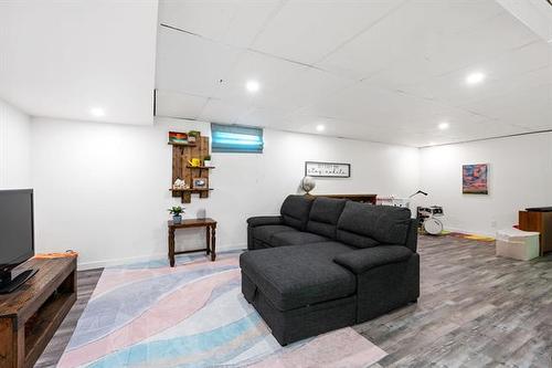 79 Riverstone Rd, Winnipeg, MB 