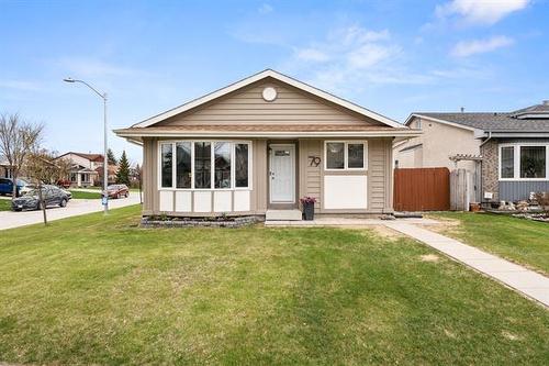 79 Riverstone RD  Winnipeg, MB R2V 4B5