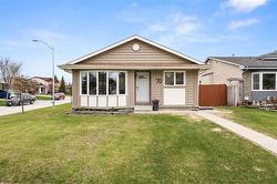 79 Riverstone RD  Winnipeg, MB R2V 4B5