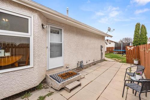 79 Riverstone Rd, Winnipeg, MB 