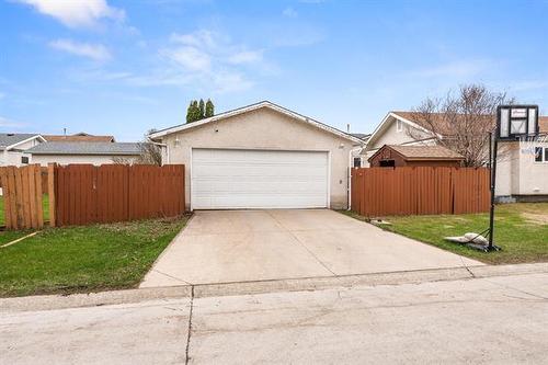 79 Riverstone Rd, Winnipeg, MB 